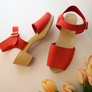 Bryr Emma Spanish Toe Mid Heel Poppy Clogs Size 40